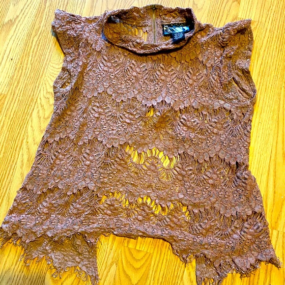 Tops - Inny lace dusty rose top sz L